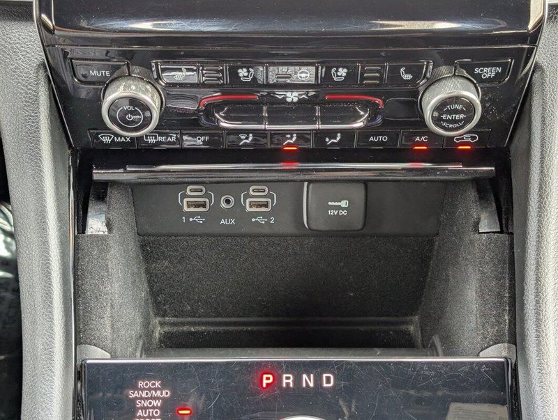 2021 Jeep Grand Cherokee Overland photo 24