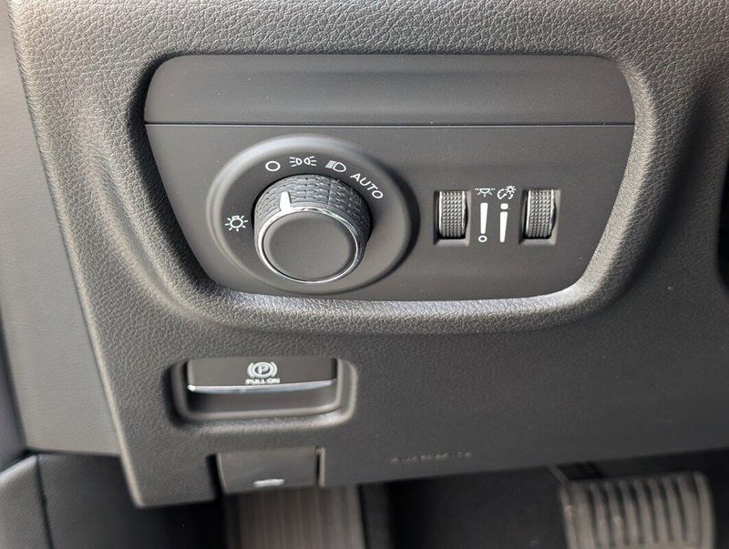 2025 Jeep Grand Cherokee Laredo X photo 19