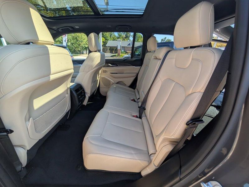 2023 Jeep Cherokee 4xe photo 6