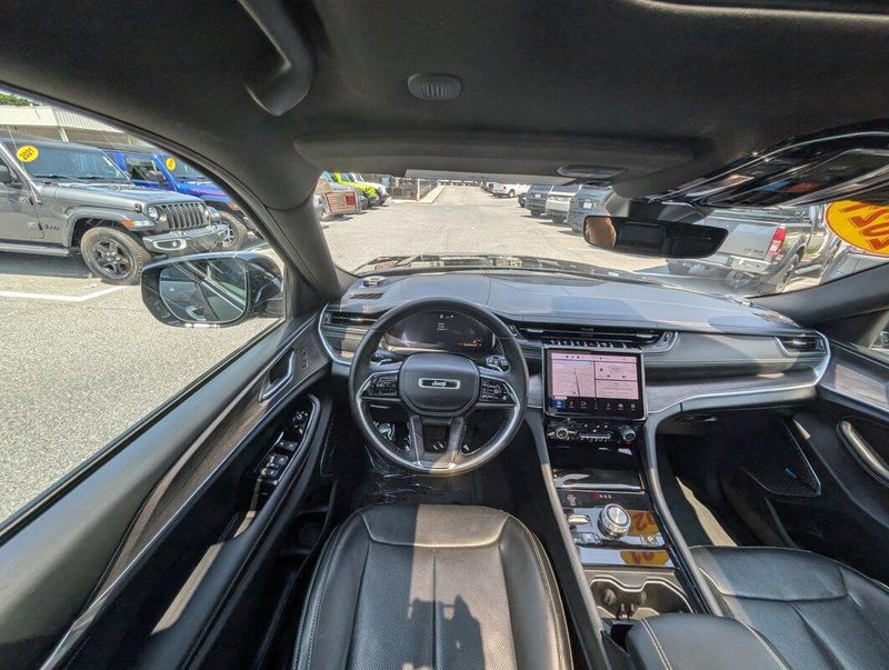 2021 Jeep Grand Cherokee Overland photo 13