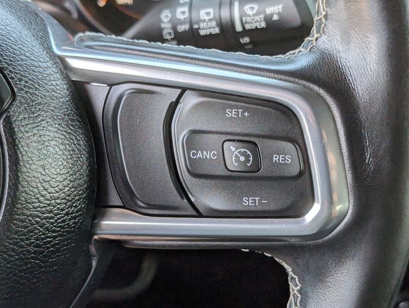 2021 Jeep Wrangler Unlimited Sahara photo 13
