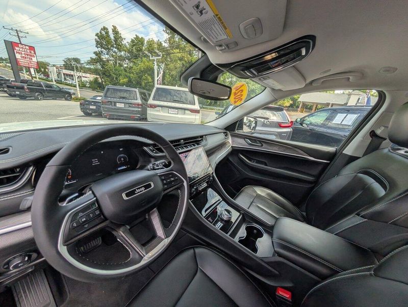 2024 Jeep Grand Cherokee Limited photo 10