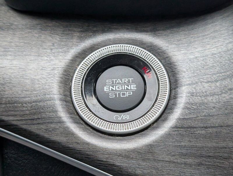 2021 Jeep Grand Cherokee Overland photo 21