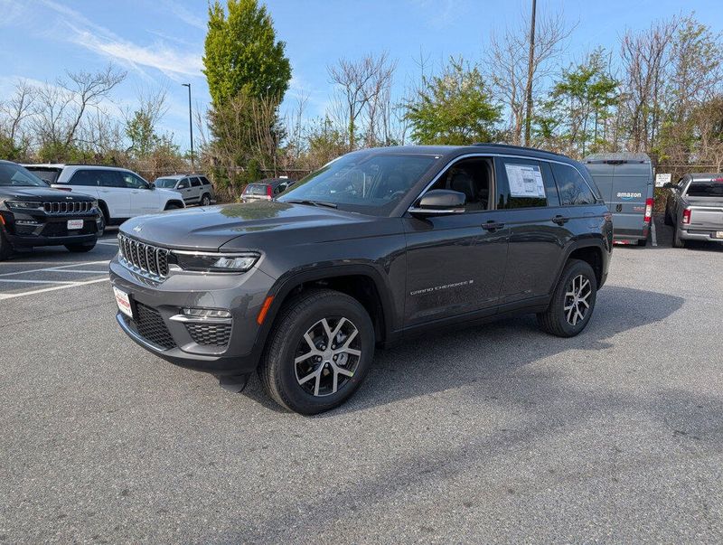2025 Jeep Grand Cherokee Limited photo 2