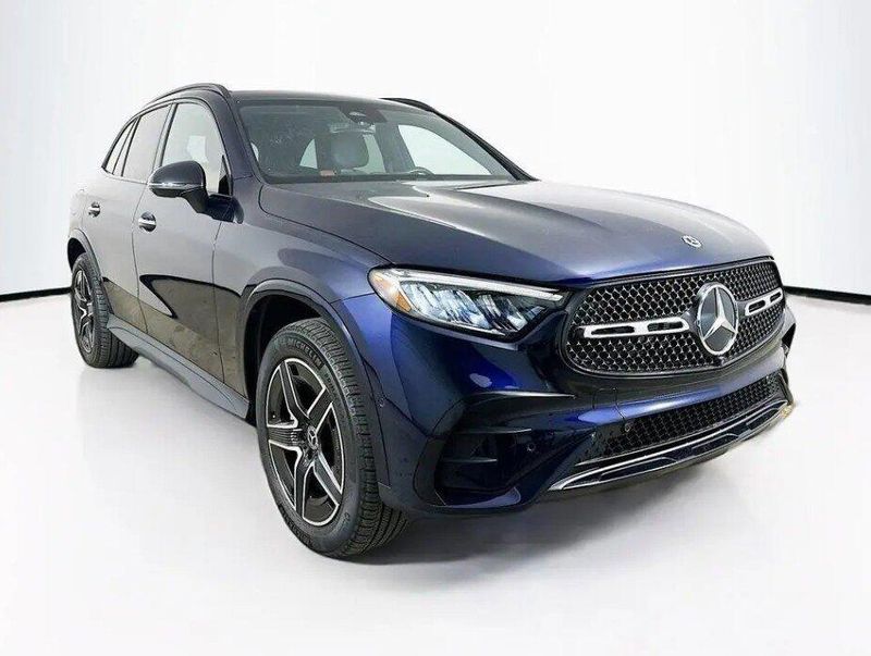 2023 Mercedes Benz GLC 300 4MATIC photo 2