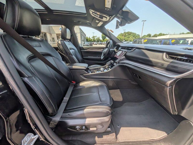 2021 Jeep Grand Cherokee Overland photo 4