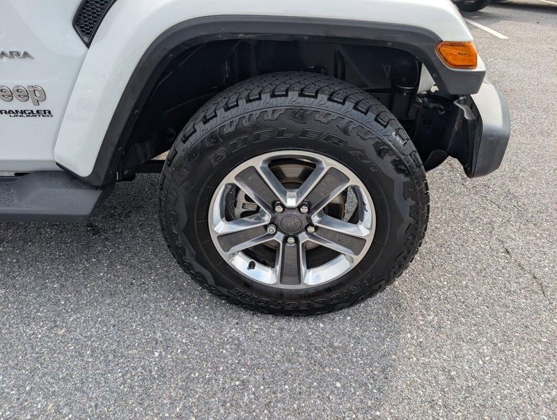 2020 Jeep Wrangler Unlimited Sahara photo 3