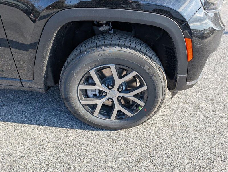2025 Jeep Grand Cherokee L photo 2