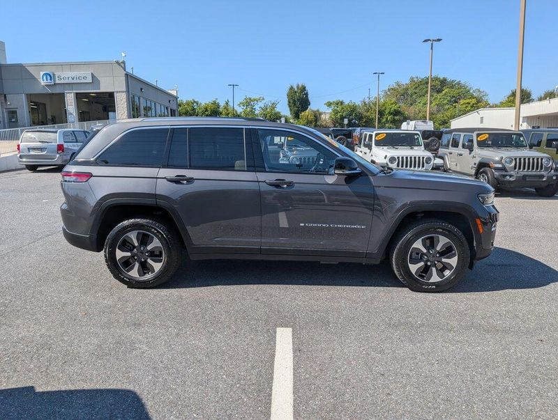 2023 Jeep Cherokee 4xe photo 29