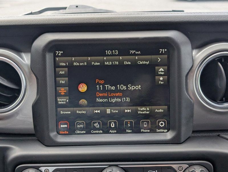 2020 Jeep Wrangler Unlimited Sahara photo 17