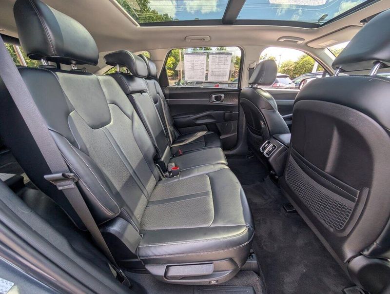 2021 Kia Sorento S photo 4