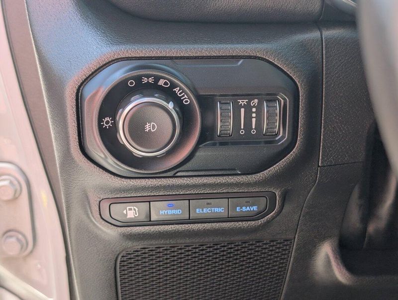 2022 Jeep Wrangler 4xe Unlimited Rubicon photo 7