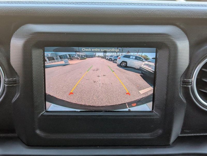 2021 Jeep Wrangler Unlimited Sahara photo 19