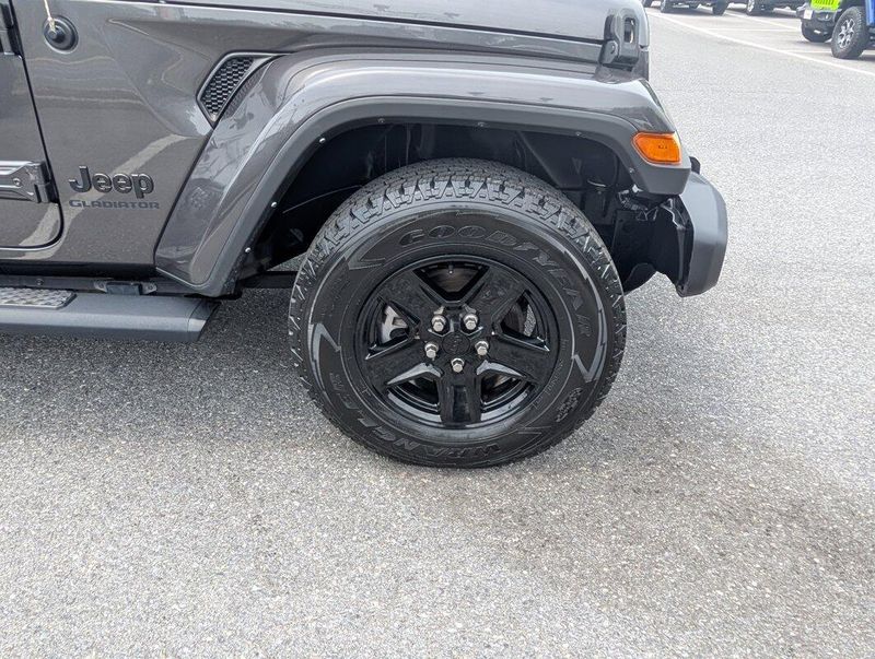2021 Jeep Gladiator Sport S photo 3