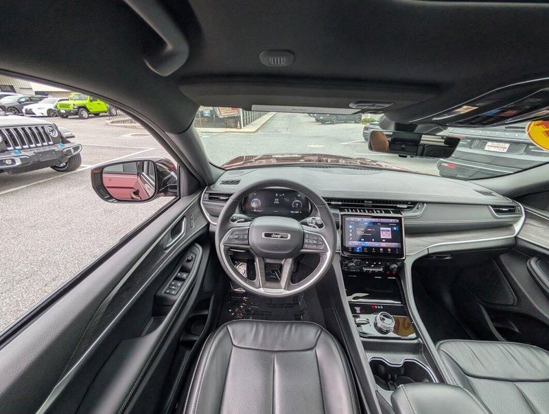 2024 Jeep Grand Cherokee Limited photo 3