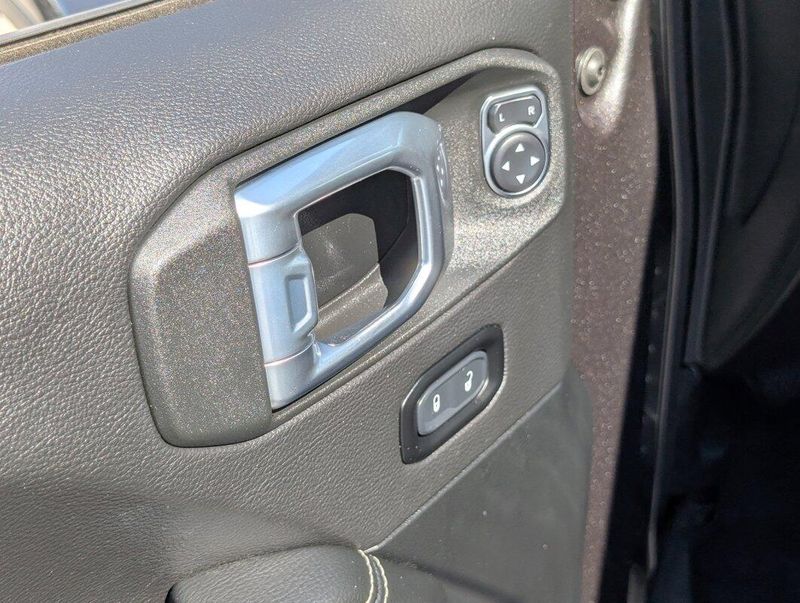 2021 Jeep Wrangler Unlimited Sahara photo 10