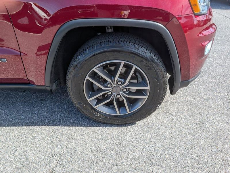 2020 Jeep Grand Cherokee Laredo E photo 2