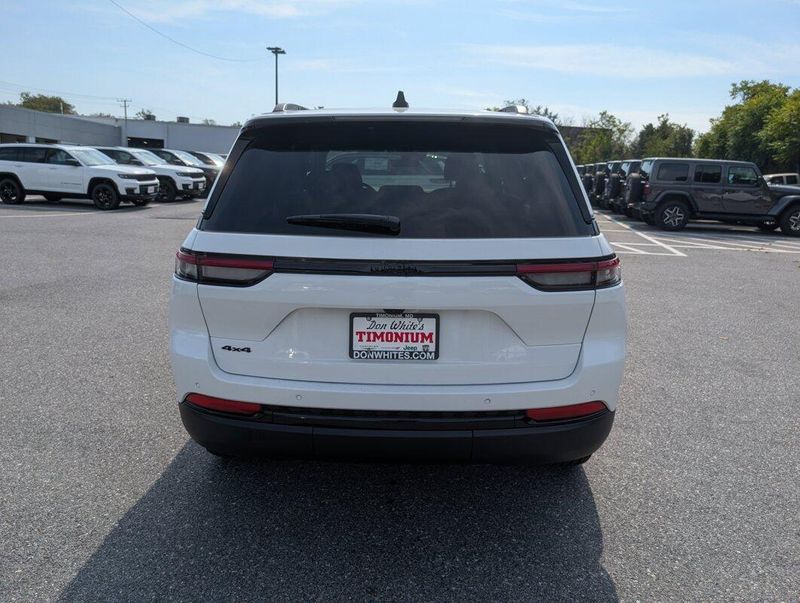 2025 Jeep Grand Cherokee Altitude photo 24