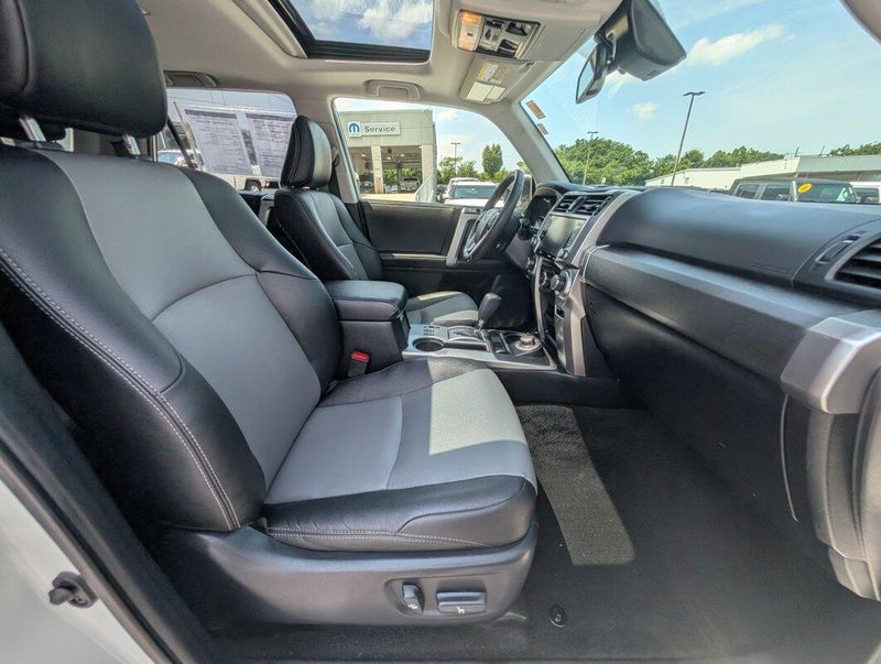 2021 Toyota 4Runner SR5 Premium photo 4