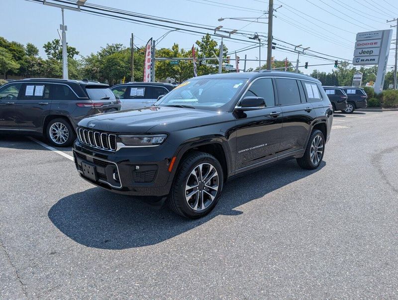 2021 Jeep Grand Cherokee Overland photo 2