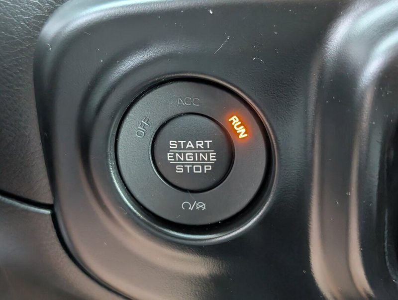 2021 Jeep Wrangler Unlimited Sahara photo 14