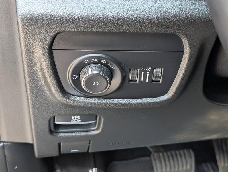 2021 Jeep Grand Cherokee Overland photo 18