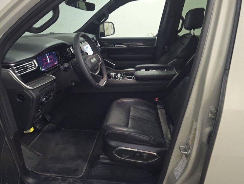 2022 Jeep Wagoneer Series II photo 3