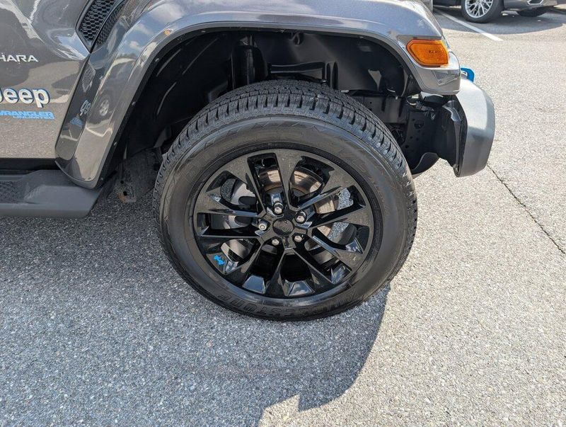2022 Jeep Wrangler 4xe Unlimited Sahara photo 2