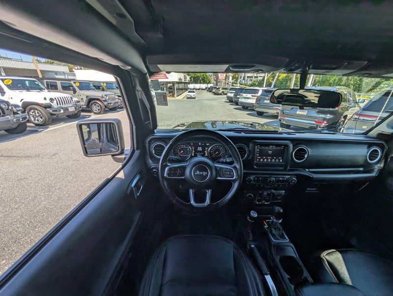 2021 Jeep Wrangler Unlimited Sahara photo 8