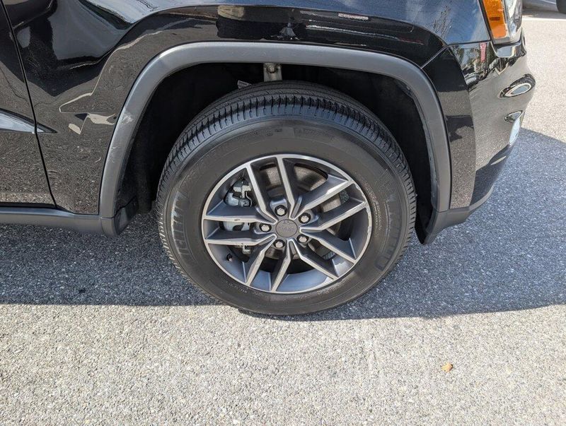 2021 Jeep Grand Cherokee Limited photo 2