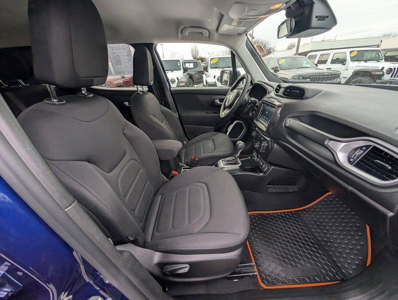 2020 Jeep Renegade Latitude photo 3