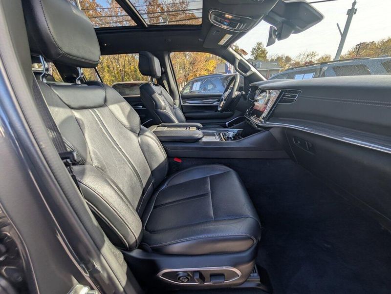 2022 Jeep Wagoneer Series II photo 3