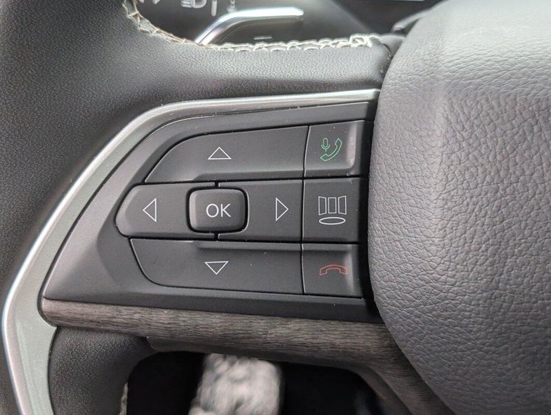 2024 Jeep Grand Cherokee Limited photo 8