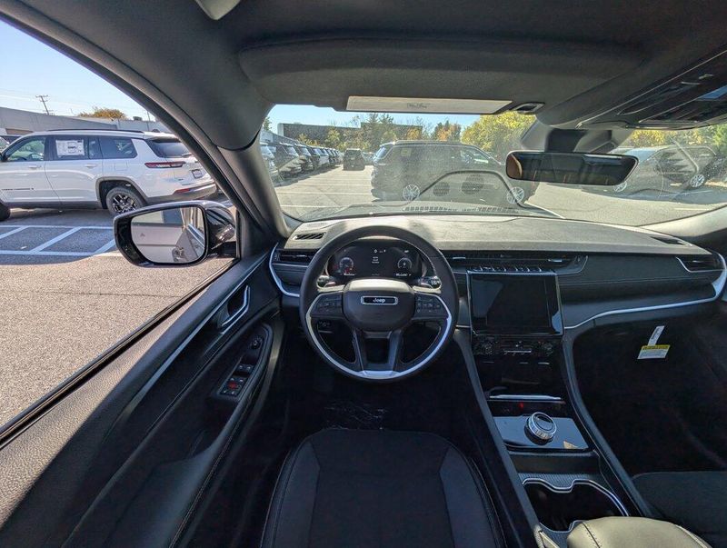 2025 Jeep Grand Cherokee Altitude X photo 4