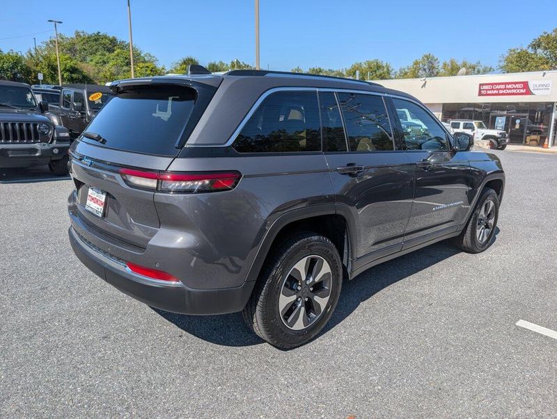 2023 Jeep Cherokee 4xe photo 28