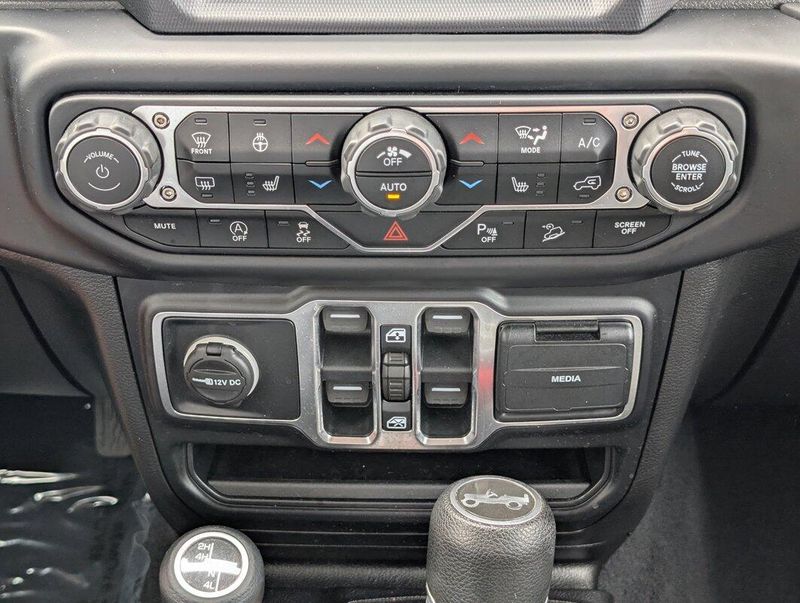 2020 Jeep Wrangler Unlimited Sahara photo 16