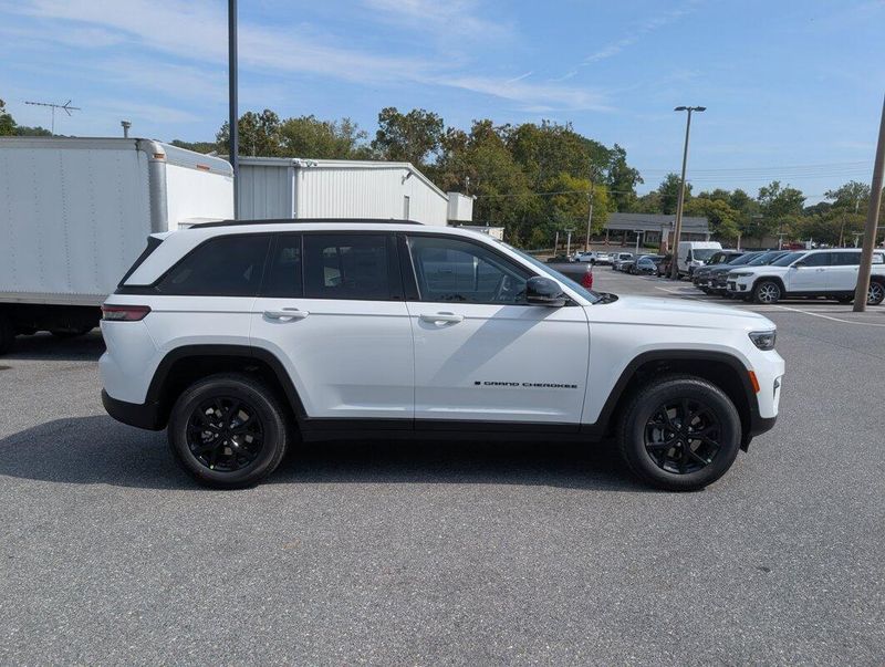 2025 Jeep Grand Cherokee Altitude photo 26