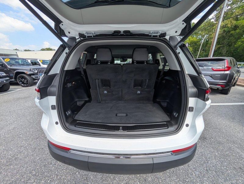 2024 Jeep Grand Cherokee Limited photo 6
