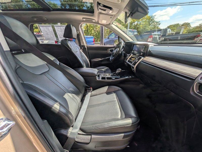 2021 Kia Sorento EX photo 2