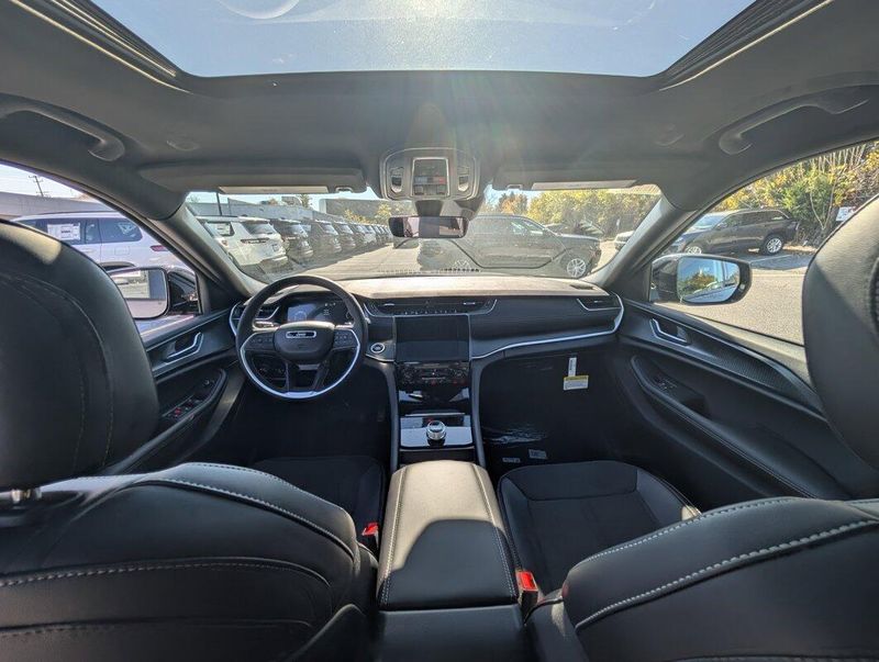 2025 Jeep Grand Cherokee Altitude X photo 3