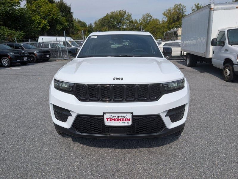 2025 Jeep Grand Cherokee Altitude photo 28