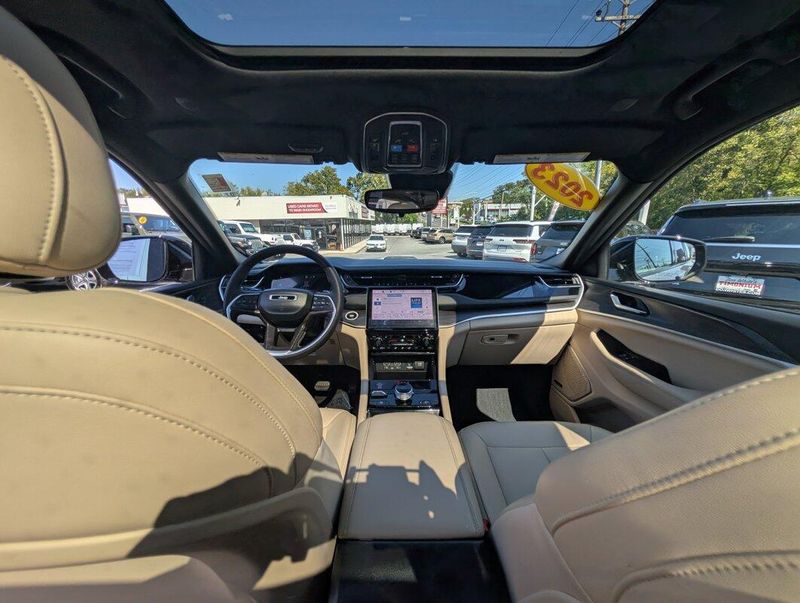 2023 Jeep Cherokee 4xe photo 8