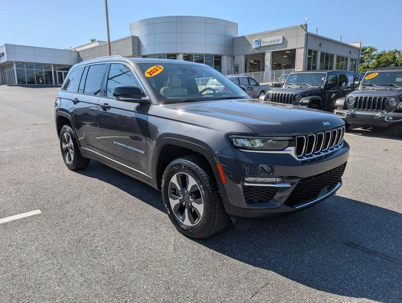 2023 Jeep Cherokee 4xe photo 30