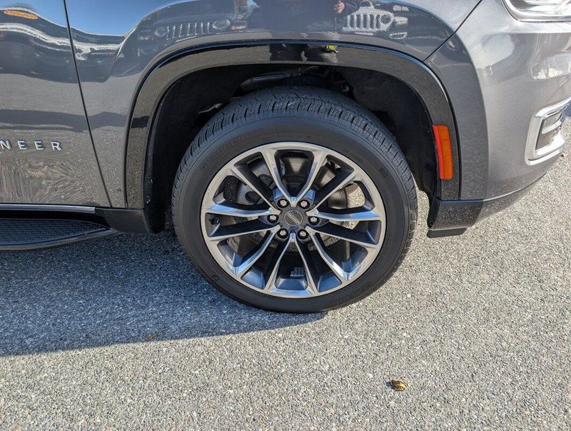 2022 Jeep Wagoneer Series II photo 2