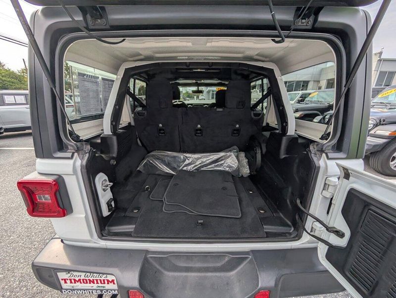 2020 Jeep Wrangler Unlimited Sahara photo 6
