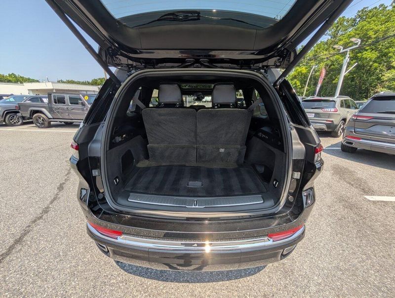 2021 Jeep Grand Cherokee Overland photo 7