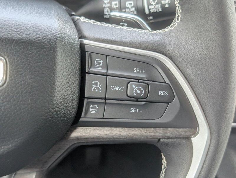 2024 Jeep Grand Cherokee Limited photo 17
