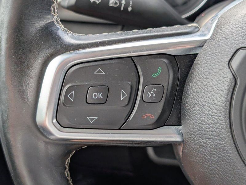 2020 Jeep Wrangler Unlimited Sahara photo 13