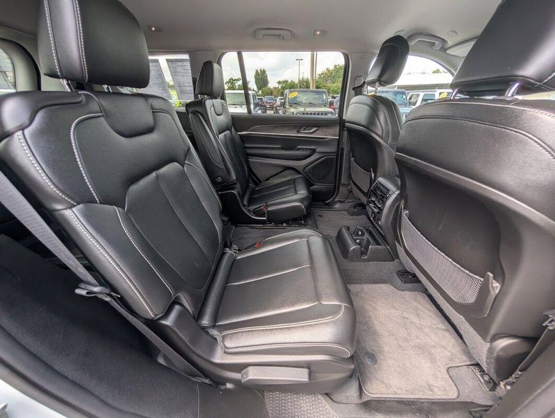 2024 Jeep Grand Cherokee Limited photo 4