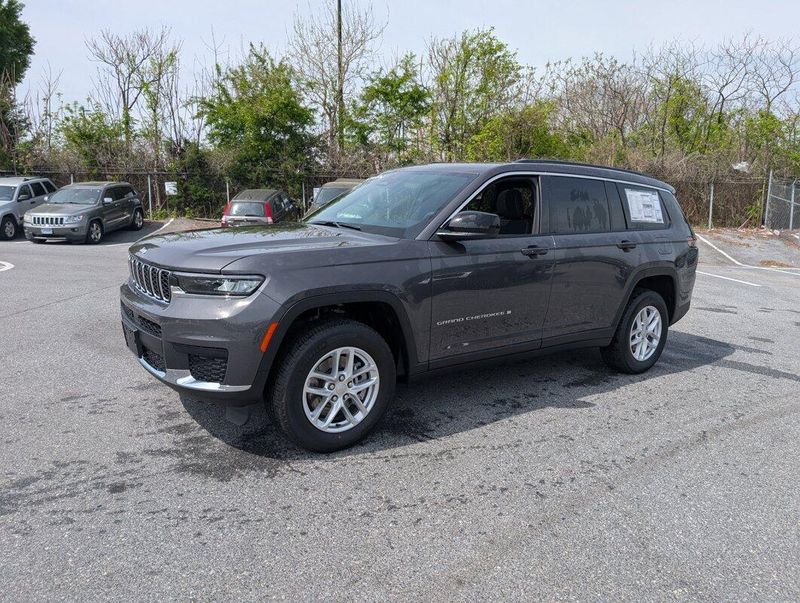2025 Jeep Grand Cherokee Laredo X photo 2